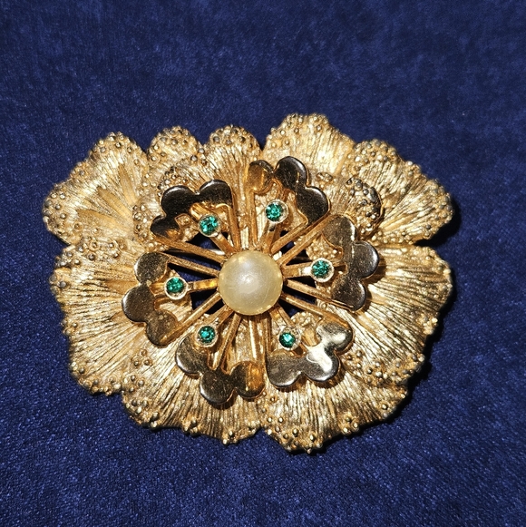 Sarah Coventry Jewelry - Sarah Coventry Gold Tone Floral Brooch with Green Stones and Faux Pearl